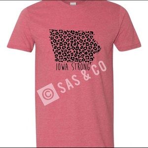 Iowa Strong mauve graphic T
